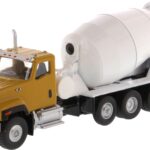 CATERPILLAR CT681 8x4 Camion malaxeur