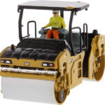 CATERPILLAR CB13 Compacteur à arceau