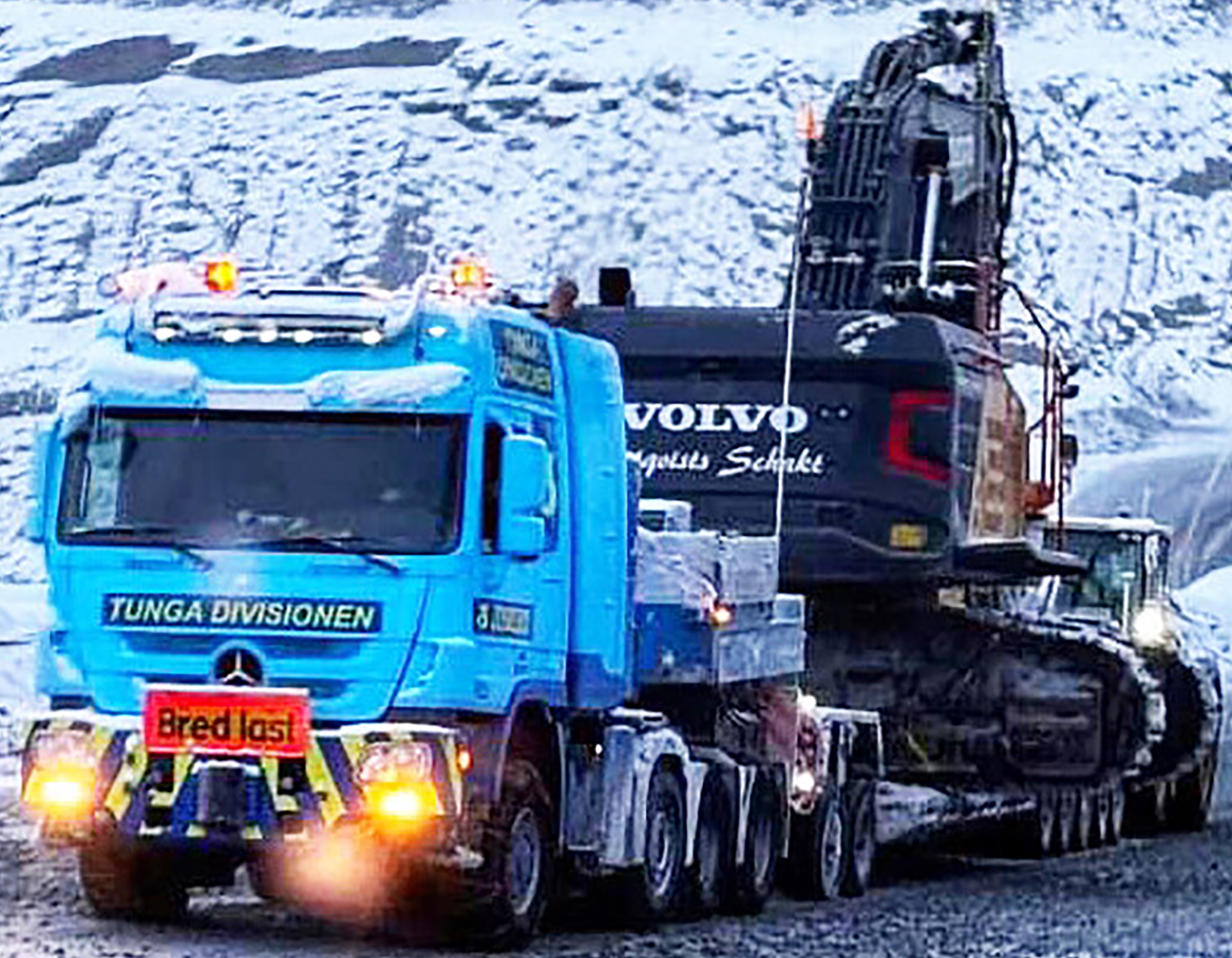 WSI01-4437-RESA MERCEDES Actros MP3 L 8x6 avec remorque porte-engins 2+5 essieux – Image 1