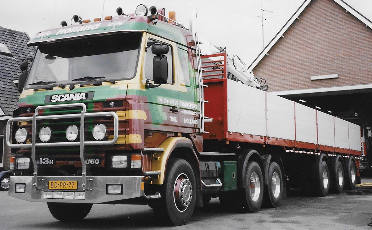 TEKN86655-RESA SCANIA Serie 3 6x2 avec remorque à briques 3 essieux – Image 1