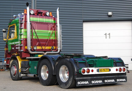 SCANIA Serie 3 6x2 avec remorque à briques 3 essieux – Image 2
