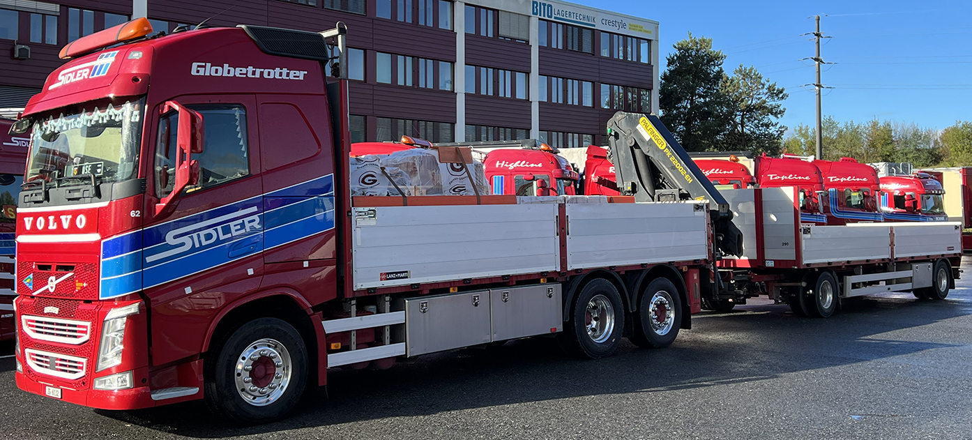 TEKN86950-RESA VOLVO FH4 Globetrotter 6x4 combiné porteur et remorque plateau avec grue de chargement – Image 1
