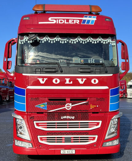 VOLVO FH4 Globetrotter 6x4 combiné porteur et remorque plateau avec grue de chargement – Image 4