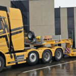 VOLVO FH5 Globetrotter XL 8x4 avec remorque porte-engins 3 essieux