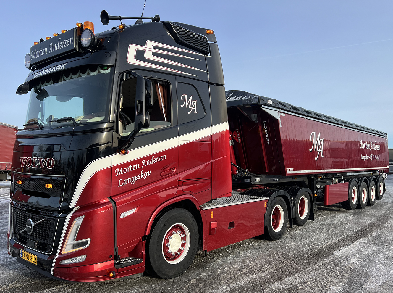 TEKN88847-RESA VOLVO FH Aero Globetrotter XL 6x2 avec benne basculante 4 essieux – Image 1