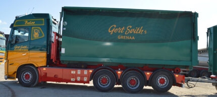 VOLVO FH05 Globetrotter 8x4 combiné porteur et remorque ampliroll avec containers 40m3 – Image 3