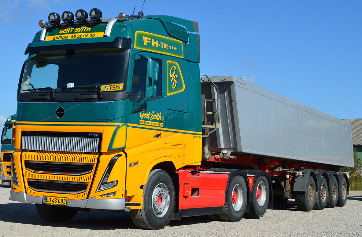 TEKN90042-RESA VOLVO FH16 Globetrotter 4x2 avec benne 4 essieux – Image 1