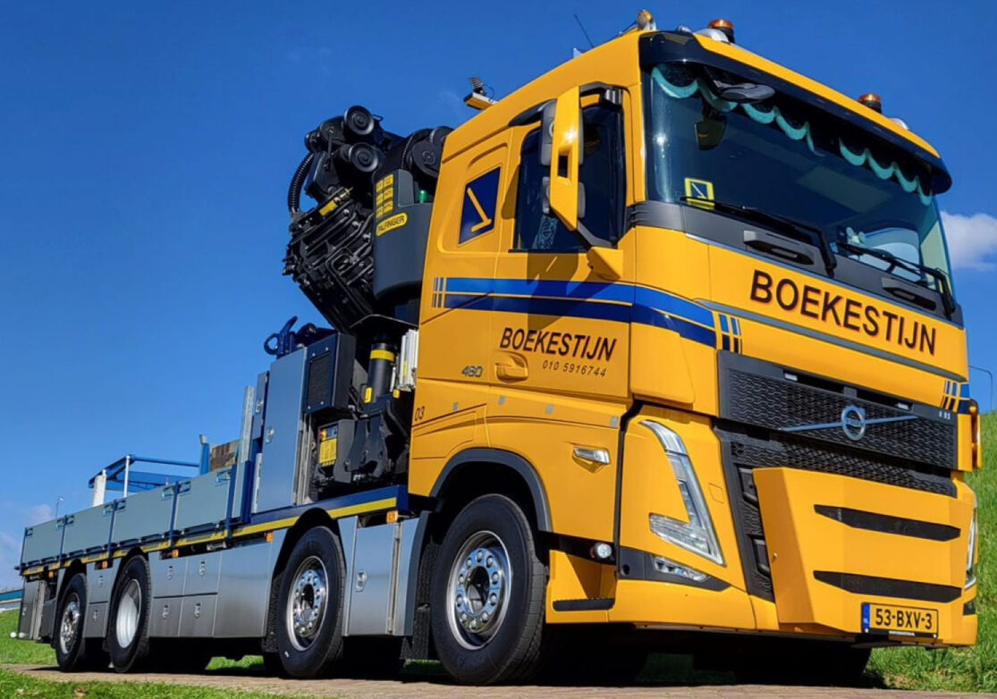 WSI01-4960-RESA VOLVO FH5 Slepper Cab 8x2 porteur plateau avec grue PALFINGER PK92002 – Image 1