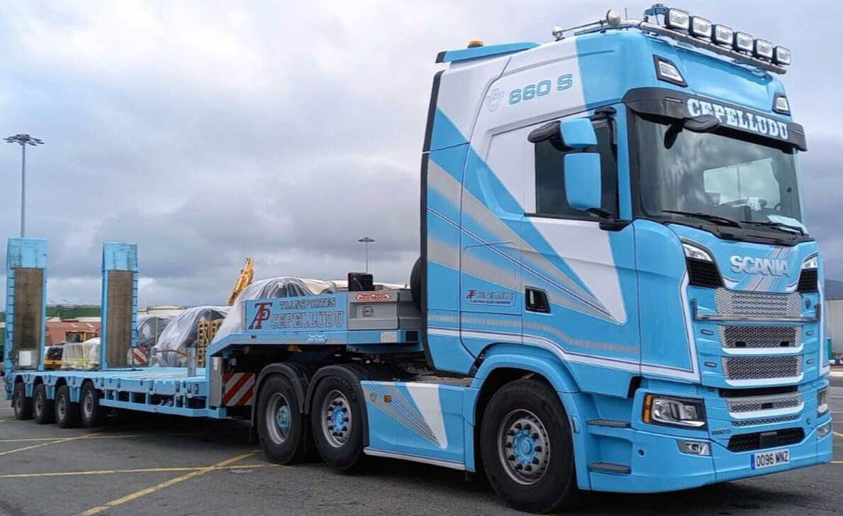 WSI01-5147-RESA SCANIA S Highline 6x2 avec remorque porte-engins à rampes 4 essieux – Image 1