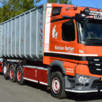 MERCEDES Arocs StreamSpace 8x4 combiné porteur et remorque ampliroll avec containers 30 m3