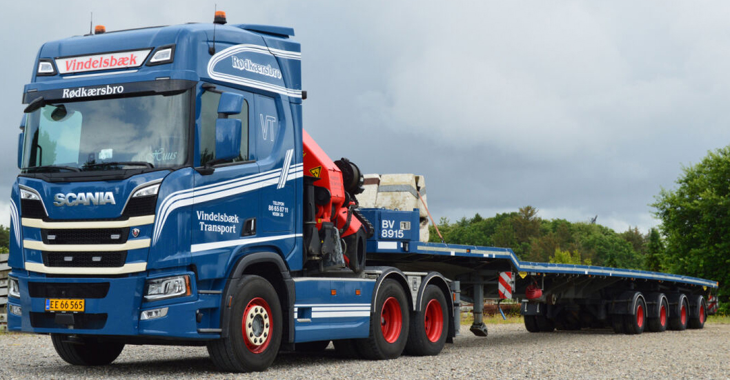 WSI01-5159-RESA SCANIA R Highline 6x2 avec grue et remorque plateau 4 essieux – Image 1