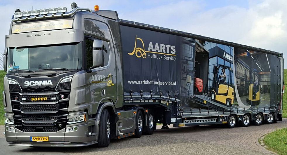 WSI01-4908-RESA SCANIA R Highine 6x2 avec remorque porte-engins bachée 4 essieux – Image 1