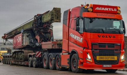 VOLVO FH5 Globetrotter XL 8x4 avec remorque porte-engins 2+5 essieux – Image 4