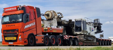 VOLVO FH5 Globetrotter XL 8x4 avec remorque porte-engins 2+5 essieux – Image 5