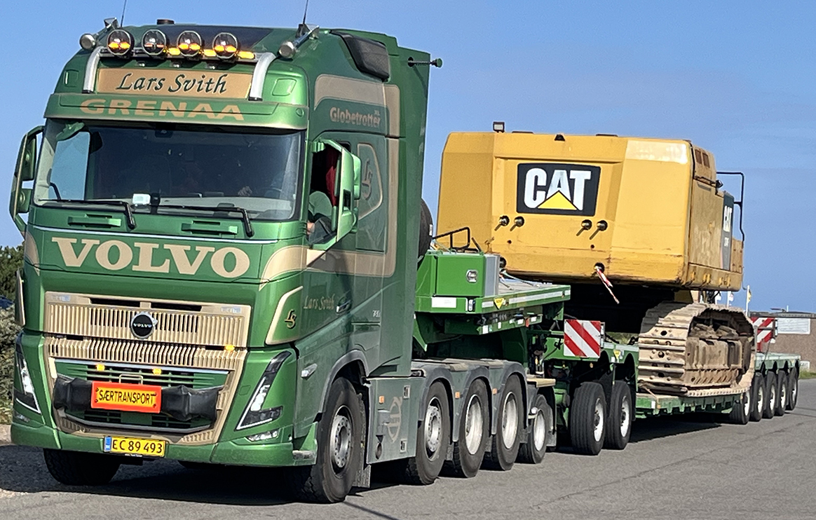 TEKN89969-RESA VOLVO FH5 Globetrotter XL 8x4 avec remorque porte-engins 2+5 essieux – Image 1