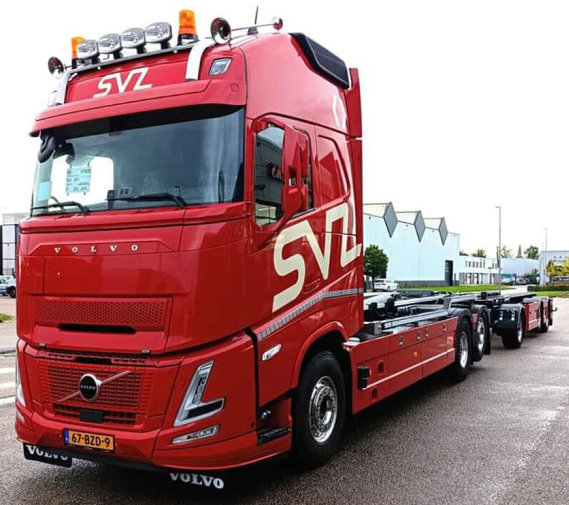 WSI01-5288-RESA VOLVO FH Aero Globetrotter XL 6x2 Combiné ampliroll avec container 15m3 – Image 1