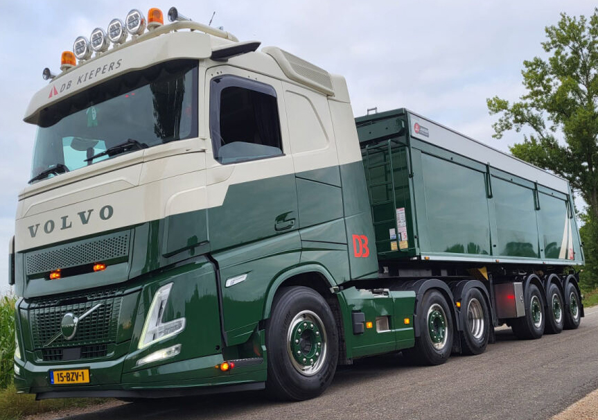 WSI01-5319-RESA VOLVO FH Aero Sleeper Cab 6x2 avec benne 3 essieux – Image 1