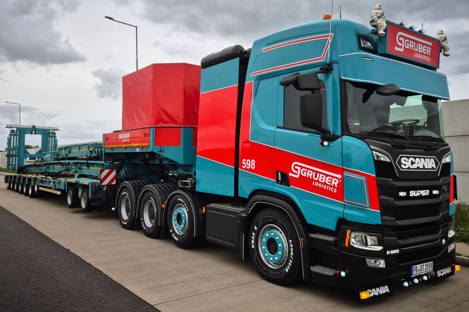 WSI01-5265-RESA SCANIA R Highine 8x4 avec remorque porte-engins 2+7 essieux – Image 1