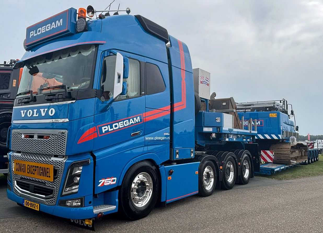 TEKN90435-RESA VOLVO FH16 Globetrotter 8x4 avec remorque porte-engins 3+5 essieux – Image 1