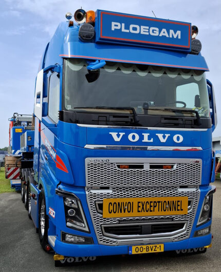 VOLVO FH16 Globetrotter 8x4 avec remorque porte-engins 3+5 essieux – Image 3