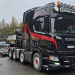 SCANIA R Highline 8x4 avec remorque porte-engins 2+4 essieux