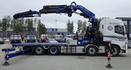 VOLVO FH5 Globetrotter 8x2 porteur plateau avec grue FASSI 1100 – Image 3