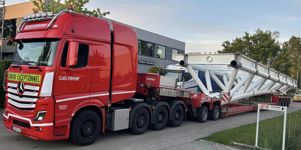WSI01-5425-RESA MERCEDES Atros GigaSpace 8x4 avec remorque porte-engins 2+4 essieux – Image 1