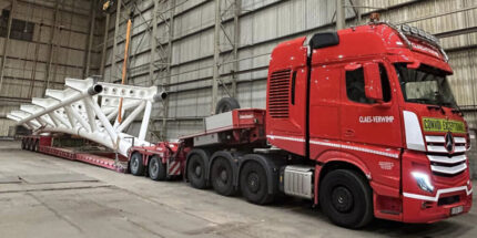 MERCEDES Atros GigaSpace 8x4 avec remorque porte-engins 2+4 essieux – Image 3