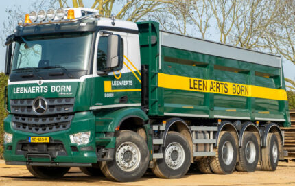 MERCEDES Arocs 10x4 porteur benne