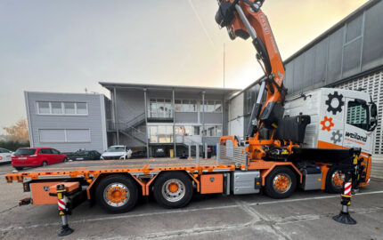 VOLVO FH Aero 8x2 porteur plateau avec grue FASSI 1100 – Image 3