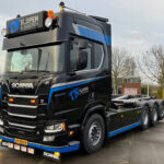 SCANIA R Highline 8x2 combiné porteur et remorque ampliroll avec 2 containers 40m3