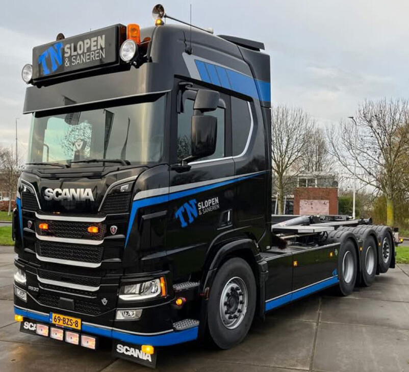 WSI01-5428-RESA SCANIA R Highline 8x2 combiné porteur et remorque ampliroll avec 2 containers 40m3 – Image 1