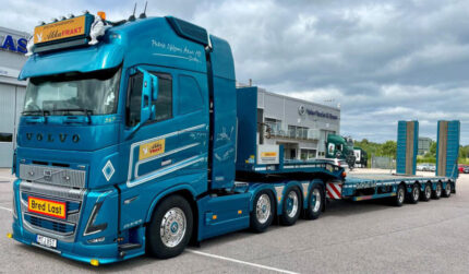 VOLVO FH5 Globetrotter XL 8x4 avec remorque porte-engins à rampes 5 essieux