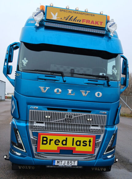 VOLVO FH5 Globetrotter XL 8x4 avec remorque porte-engins à rampes 5 essieux – Image 3