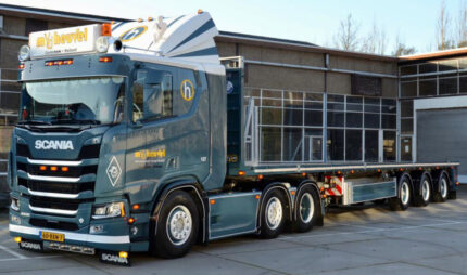 SCANIA R Flat Roof 6x2 avec remorque plateau 3 esssieux